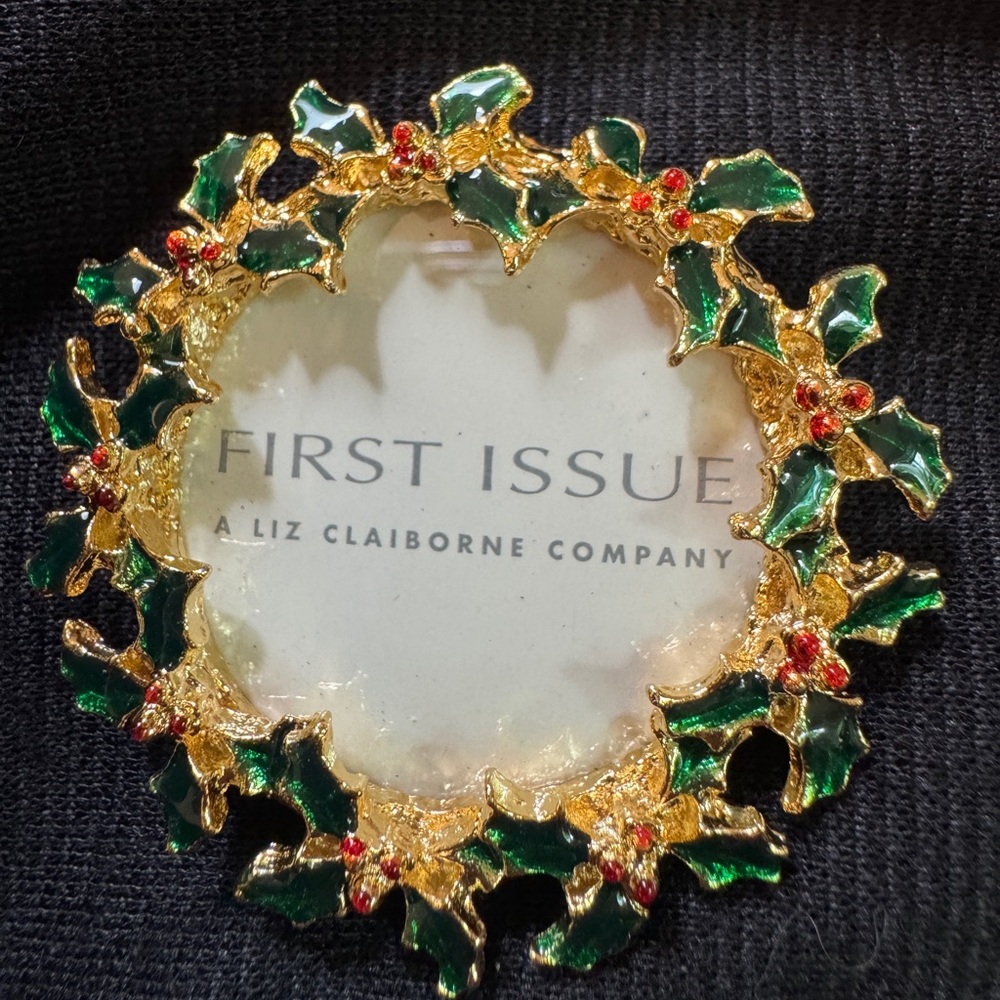 NWT VINTAGE FIRST ISSUE Picture Frame OR pendant Enamel Holly Wreath Brooch